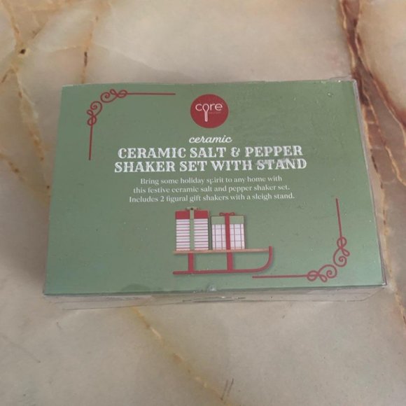 Core Kitchen Ceramic Present salt and pepper shakers on a sled - Picture 7 of 7